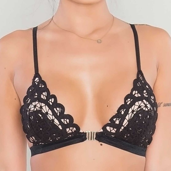 MK Boutique Tops - 💥•Crochet Scalloped Bralette - Black